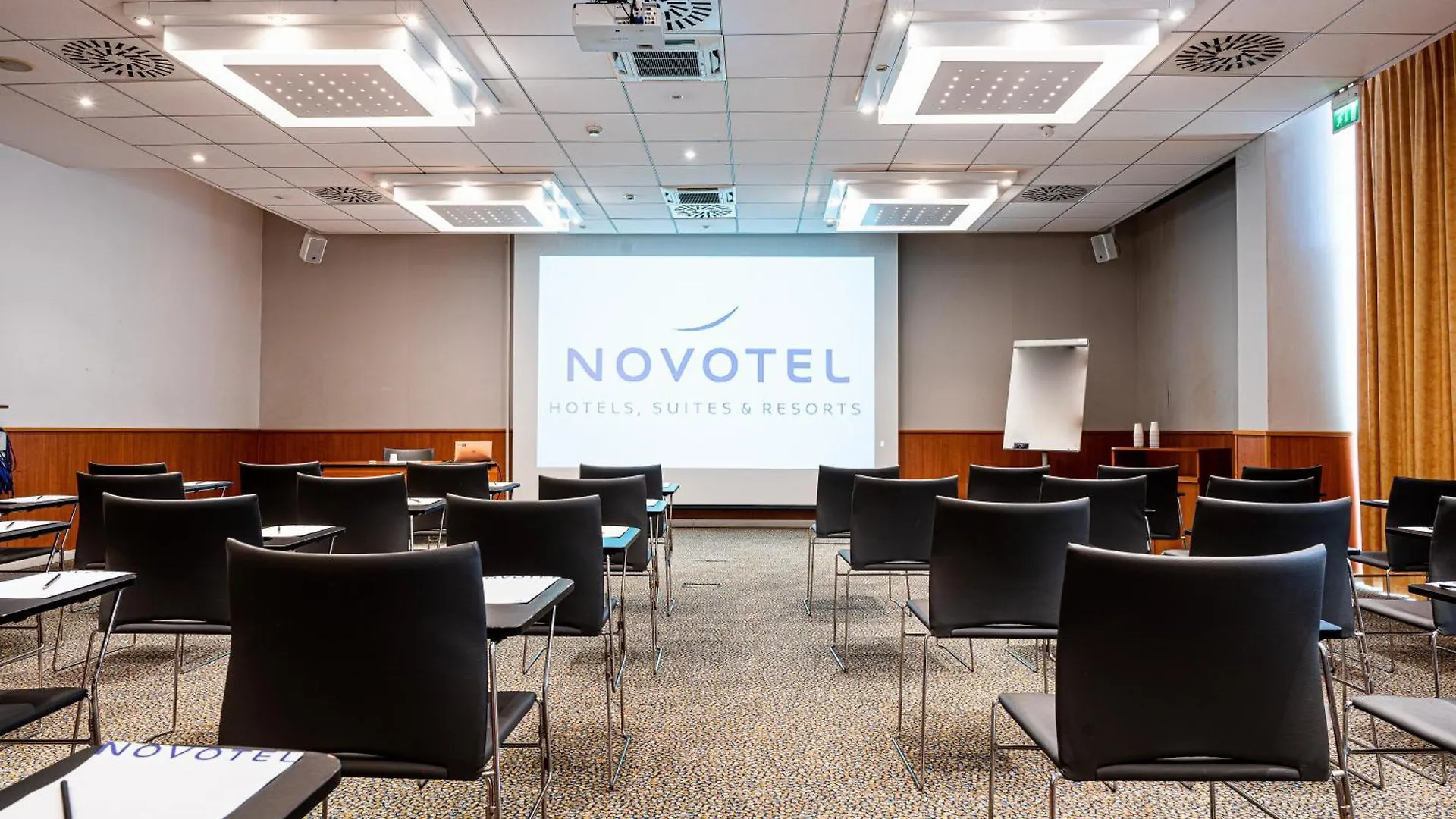 Отель Novotel Roma Est